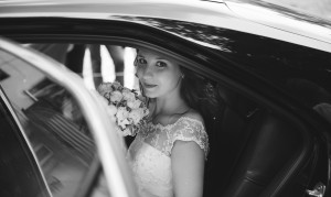 Невеста в машине